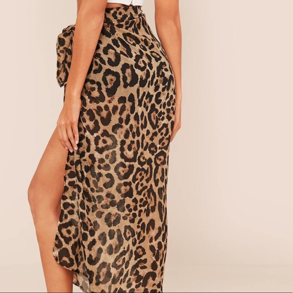 🌟LAST ONE🌟 Leopard Wrap - Picture 3 of 7